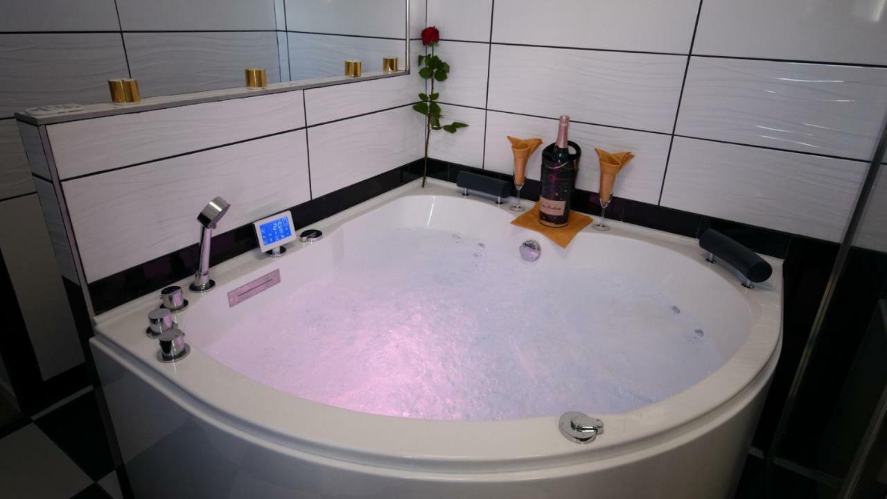 Mv Suite & Spa Reims Kültér fotó